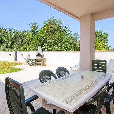 Holiday home Schoene Nur 500 Meter Bis Zum Mit Kueche, Bad, Klima, Wlan, Terrasse, Grill