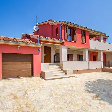 Holiday home Schoene Nur 500 Meter Bis Zum Mit Kueche, Bad, Klima, Wlan, Terrasse, Grill *