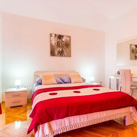 Schoene Nur 500 Meter Bis Zum Mit Kueche, Bad, Klima, Wlan, Terrasse, Grill Holiday home *