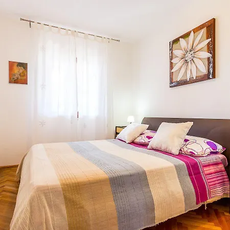 Schoene Nur 500 Meter Bis Zum Mit Kueche, Bad, Klima, Wlan, Terrasse, Grill Holiday home Banjole