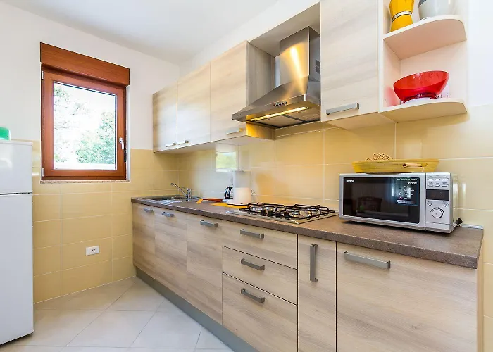 Schoene Nur 500 Meter Bis Zum Mit Kueche, Bad, Klima, Wlan, Terrasse, Grill Dom wakacyjny *