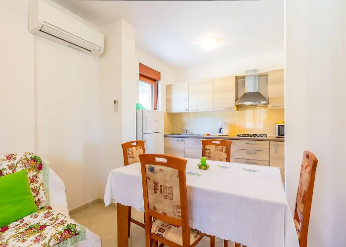 Schoene Nur 500 Meter Bis Zum Mit Kueche, Bad, Klima, Wlan, Terrasse, Grill Dom wakacyjny