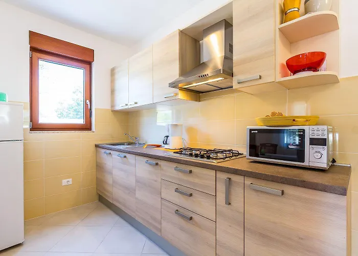 Schoene Nur 500 Meter Bis Zum Mit Kueche, Bad, Klima, Wlan, Terrasse, Grill Dom wakacyjny *