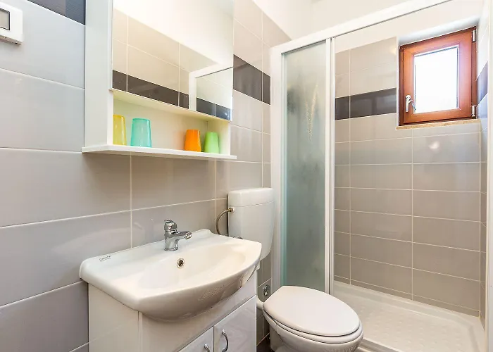 Schoene Nur 500 Meter Bis Zum Mit Kueche, Bad, Klima, Wlan, Terrasse, Grill Dom wakacyjny Banjole