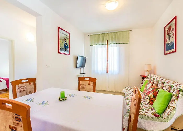 Schoene Nur 500 Meter Bis Zum Mit Kueche, Bad, Klima, Wlan, Terrasse, Grill Dom wakacyjny *